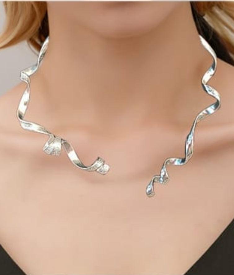 Collar Isis rígido baño de plata - Amparo Valencia Joyas