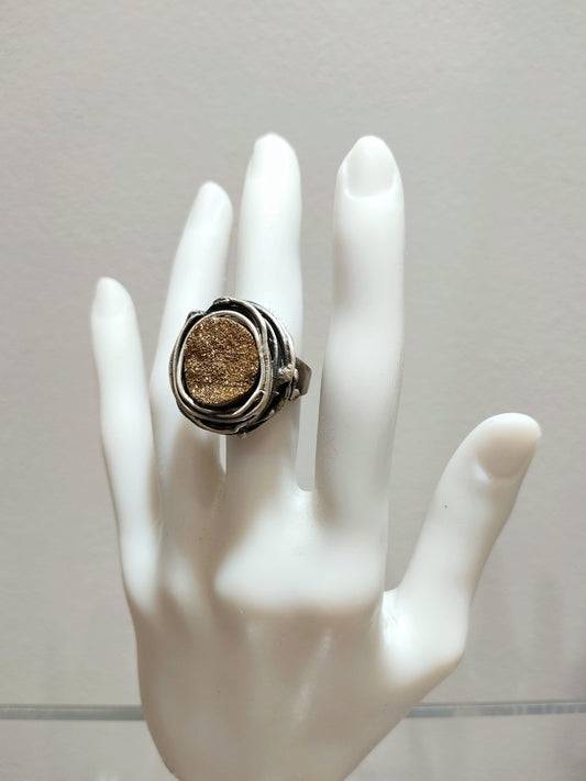 Anillo único de plata con piedra drusa dorad - Amparo Valencia Joyas