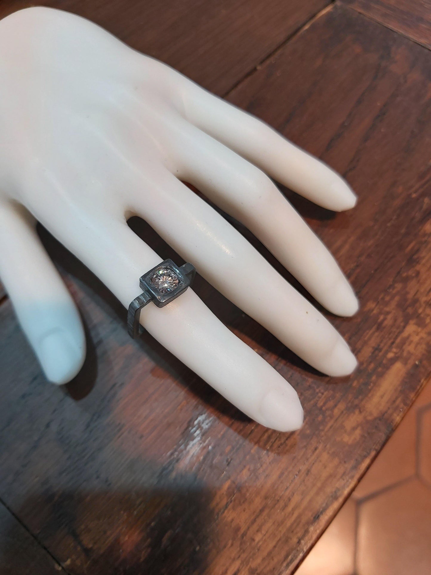 Anillo de plata cuadrado con zirconita - Amparo Valencia Joyas