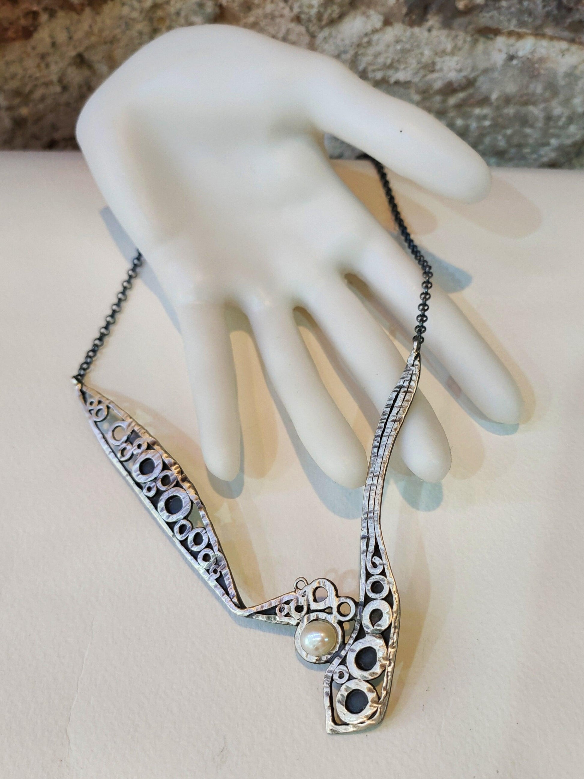 Collar exclusivo de plata con perla cultivada. Creación artesanal