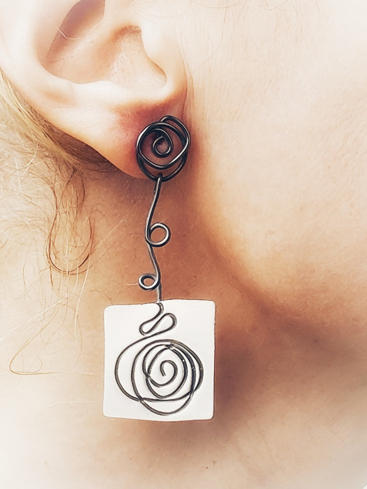 Pendientes con grabado original. Trazos - Amparo Valencia Joyas